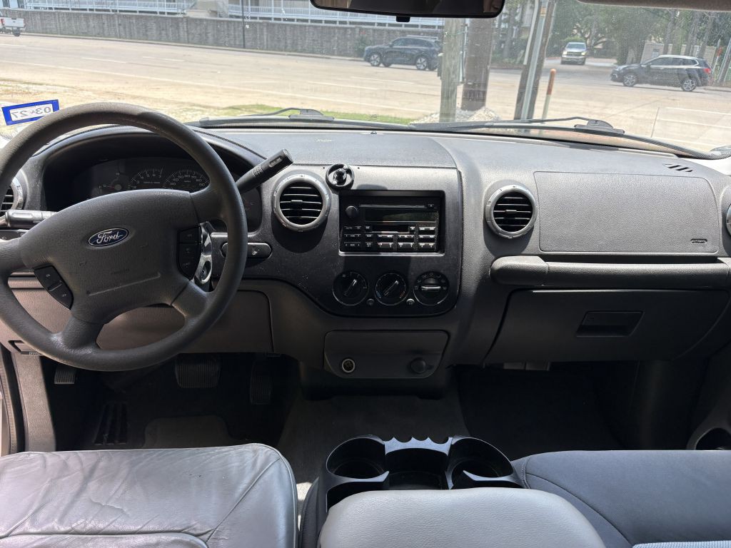 2003 Ford Expedition Image 13