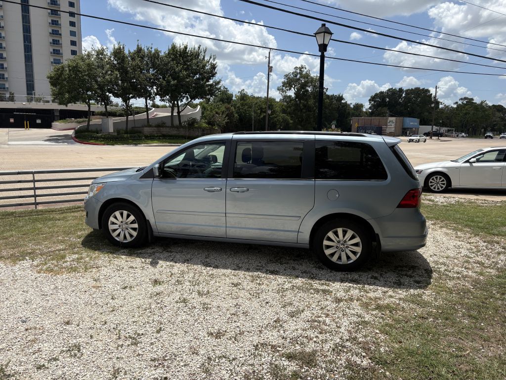 2012 Volkswagen Routan Image 3