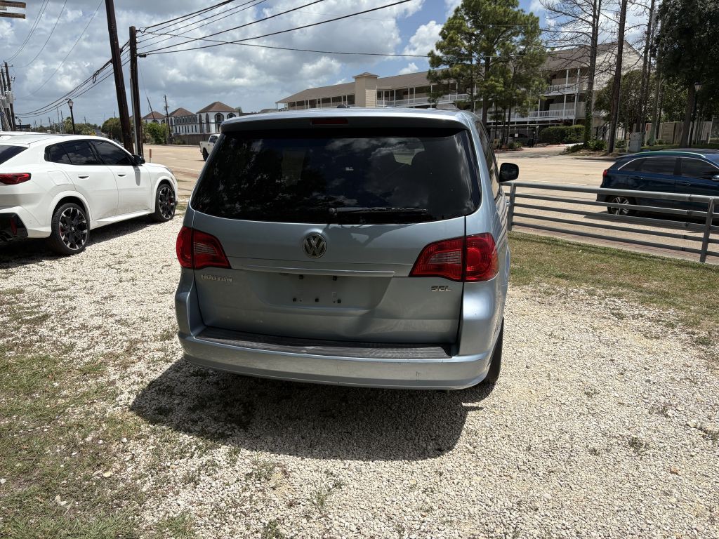 2012 Volkswagen Routan Image 4