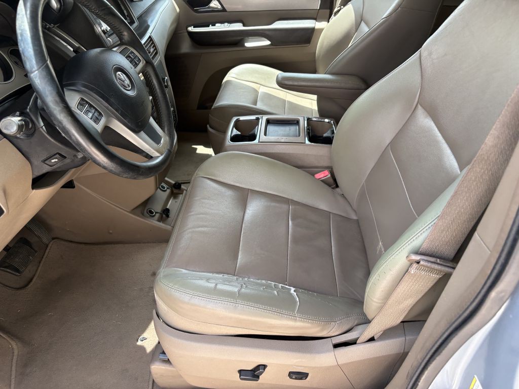 2012 Volkswagen Routan Image 6