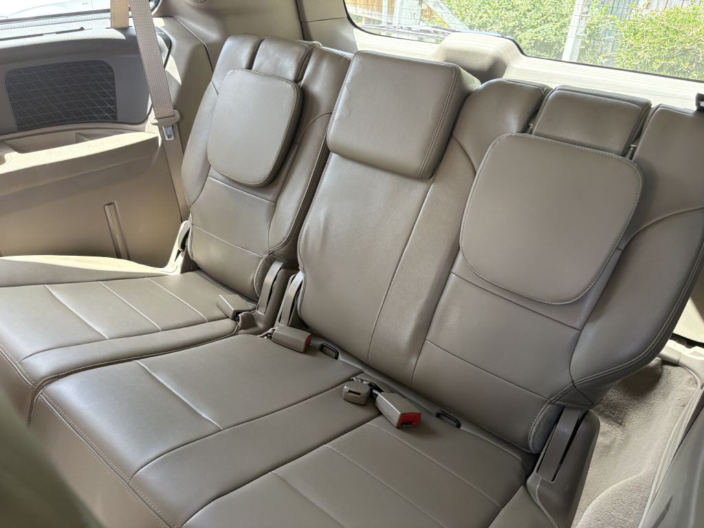 2012 Volkswagen Routan Image 8