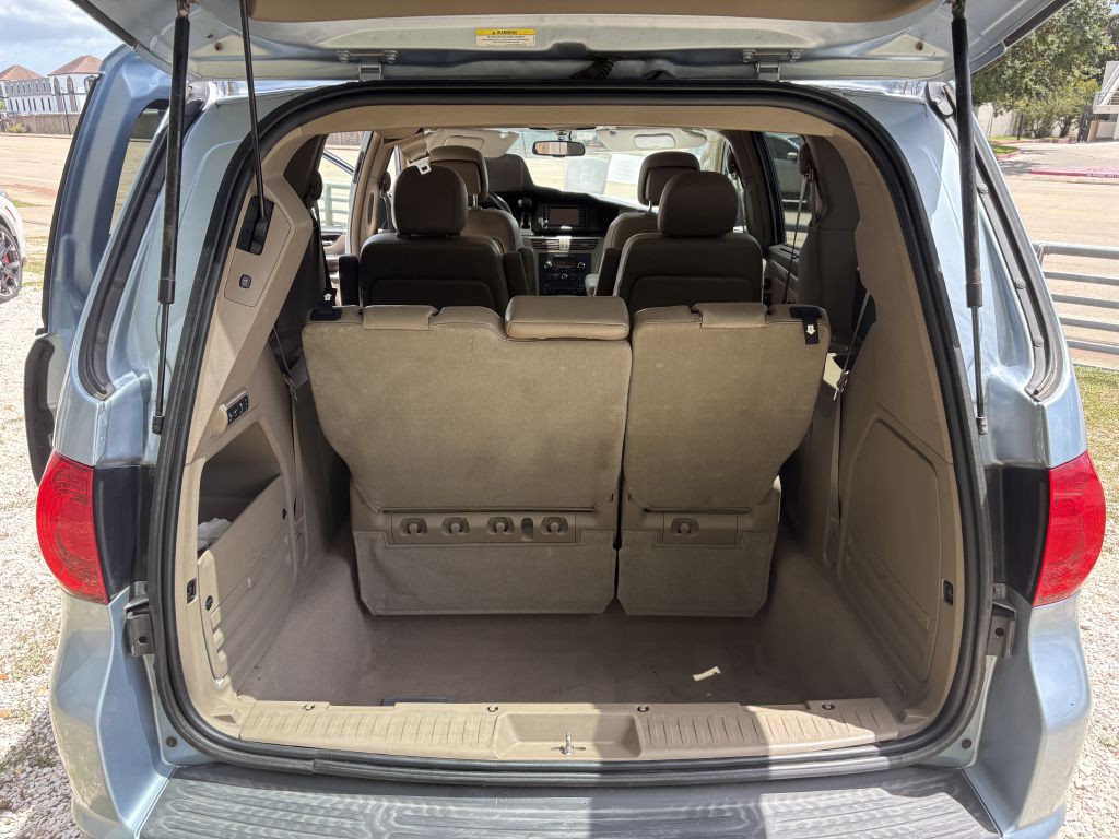 2012 Volkswagen Routan Image 9