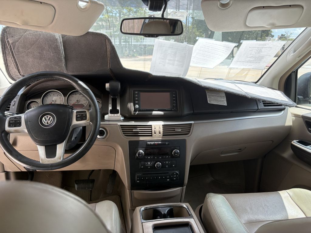 2012 Volkswagen Routan Image 13
