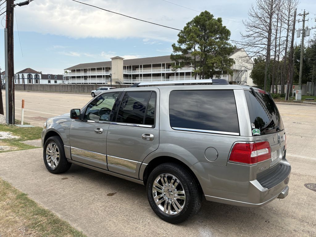 2008 Lincoln Navigator Image 3