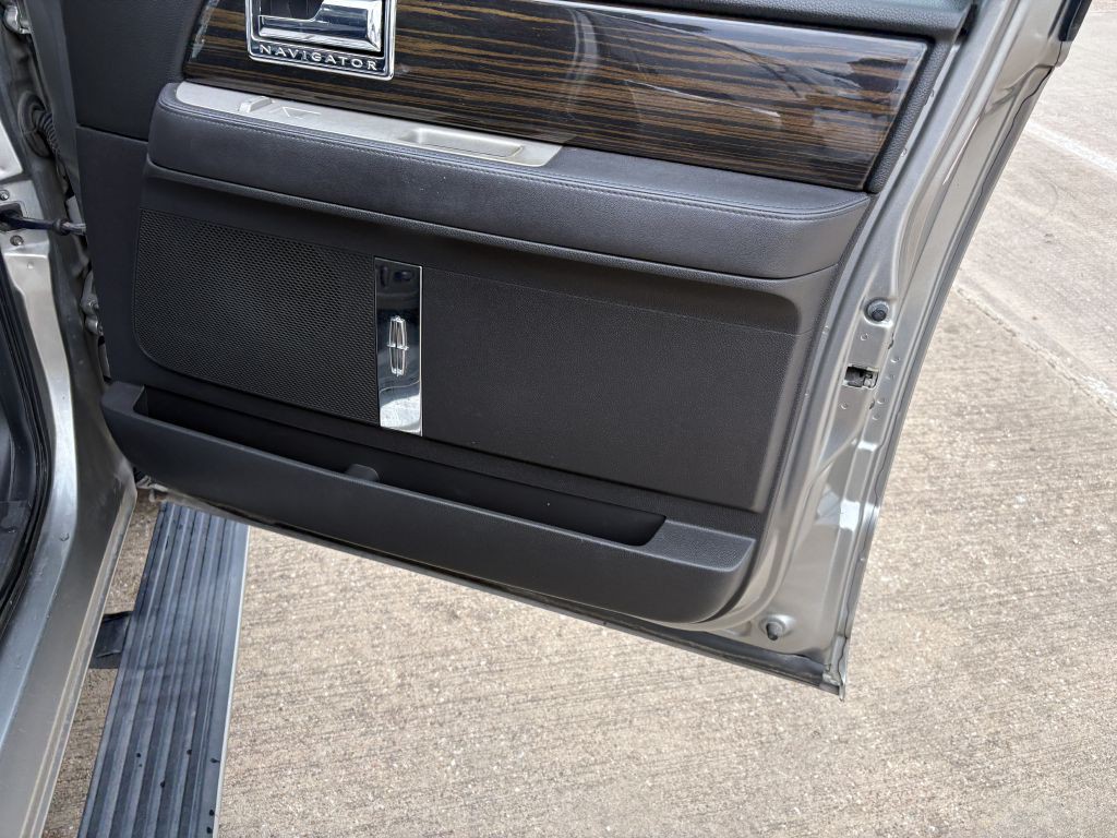 2008 Lincoln Navigator Image 12
