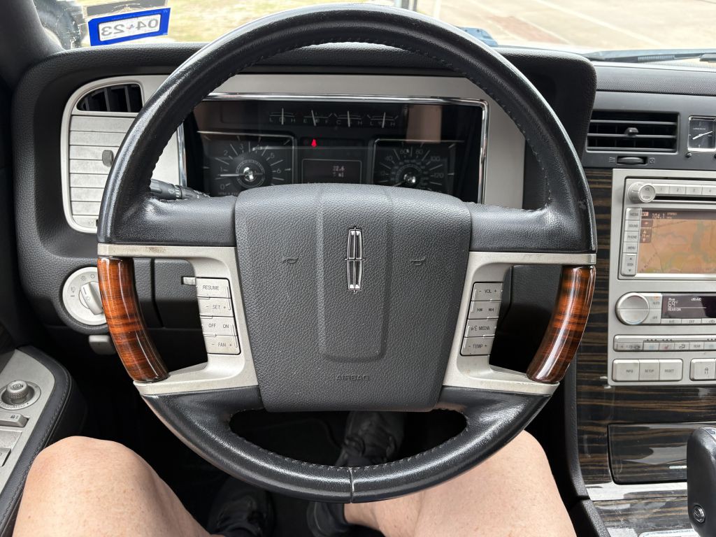 2008 Lincoln Navigator Image 16