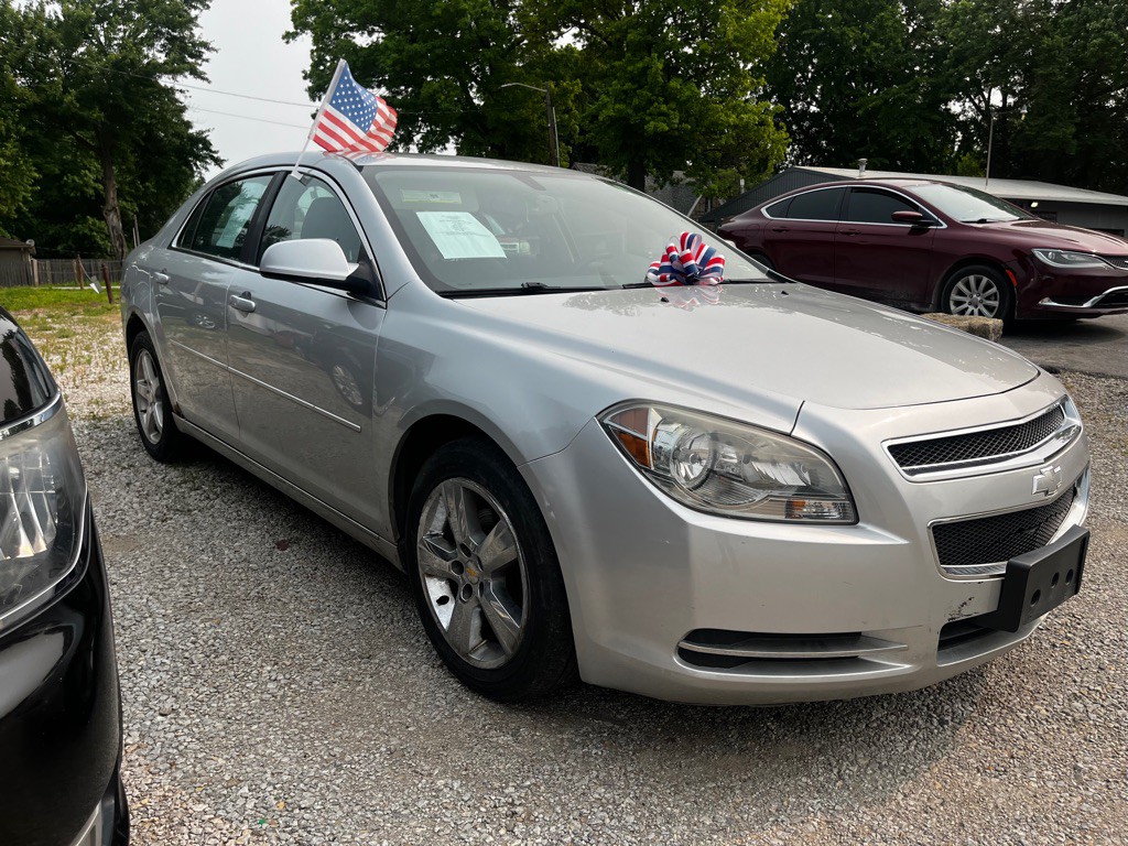 2011 Chevrolet Malibu Image 1