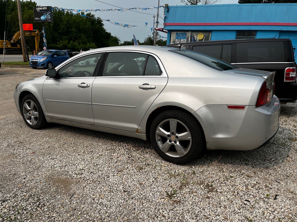 2011 Chevrolet Malibu Image 3