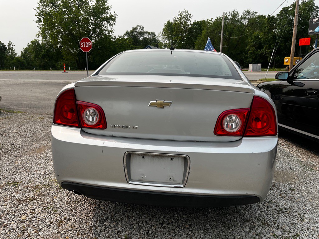 2011 Chevrolet Malibu Image 4