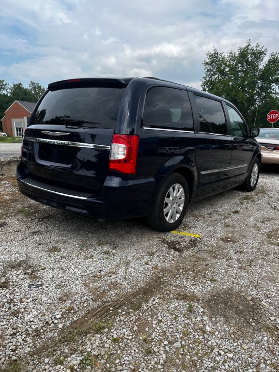 2012 Chrysler Town & Country Image 3