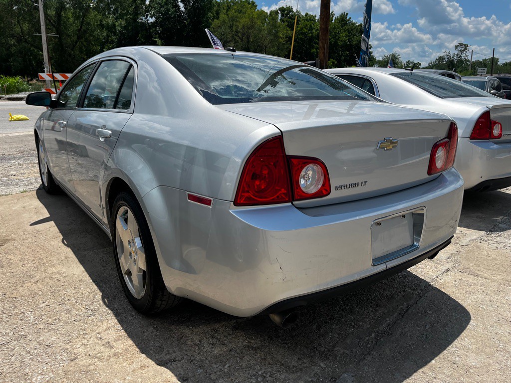 2010 Chevrolet Malibu Image 2