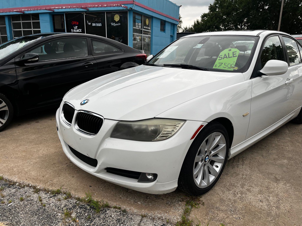 2011 BMW 3 Series Image 2