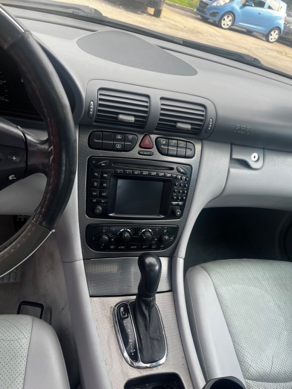 2004 Mercedes-Benz C-Class Image 10