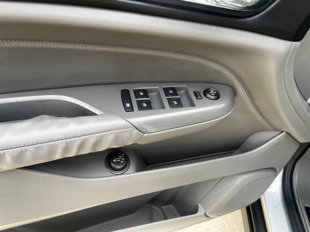 2010 Cadillac SRX Image 9