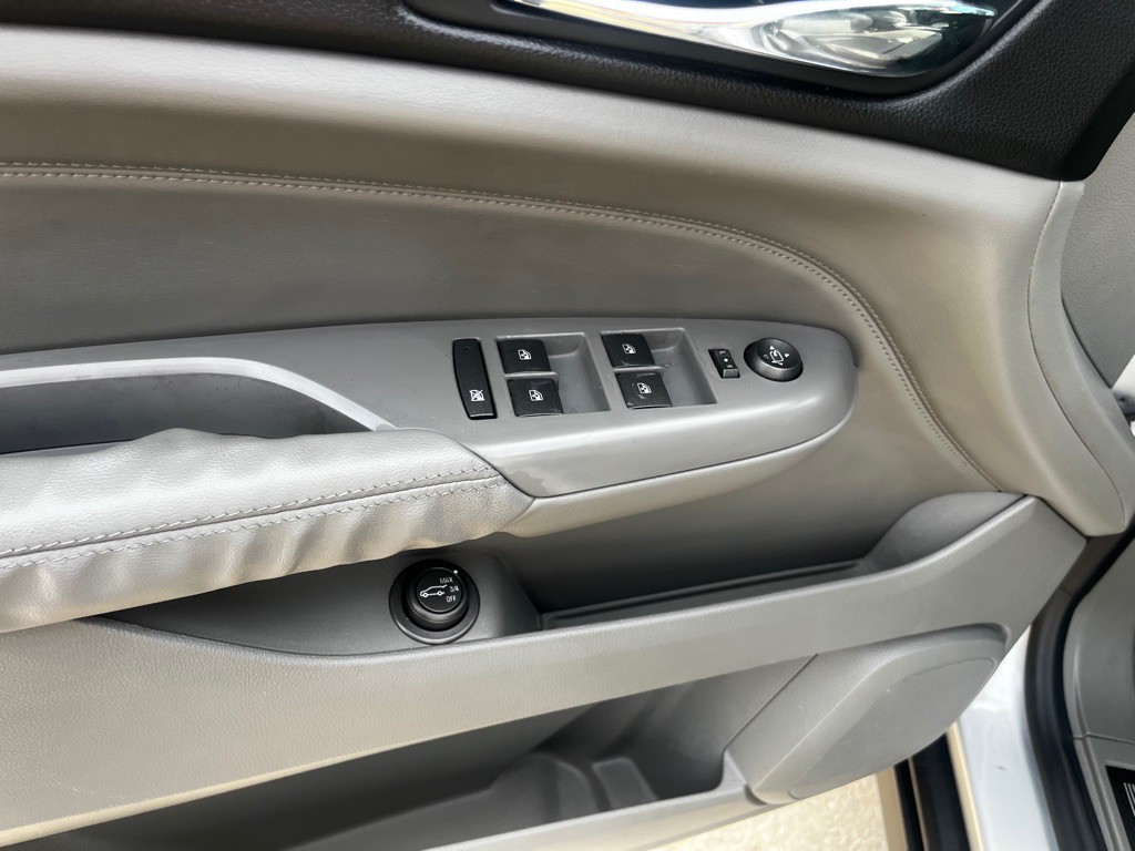 2010 Cadillac SRX Image 10