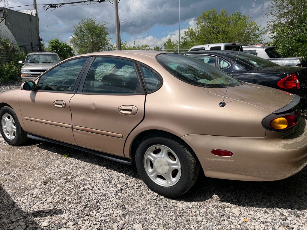 1997 Ford Taurus Image 2