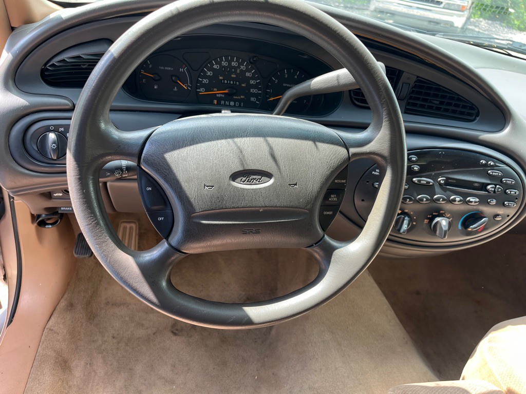 1997 Ford Taurus Image 5