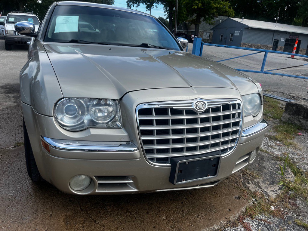 2007 Chrysler 300 Image 2