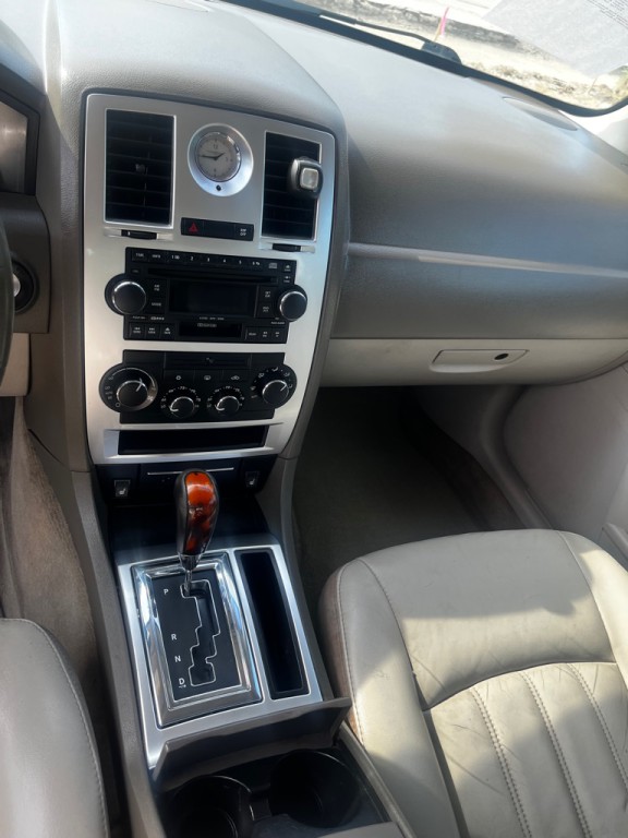 2007 Chrysler 300 Image 5