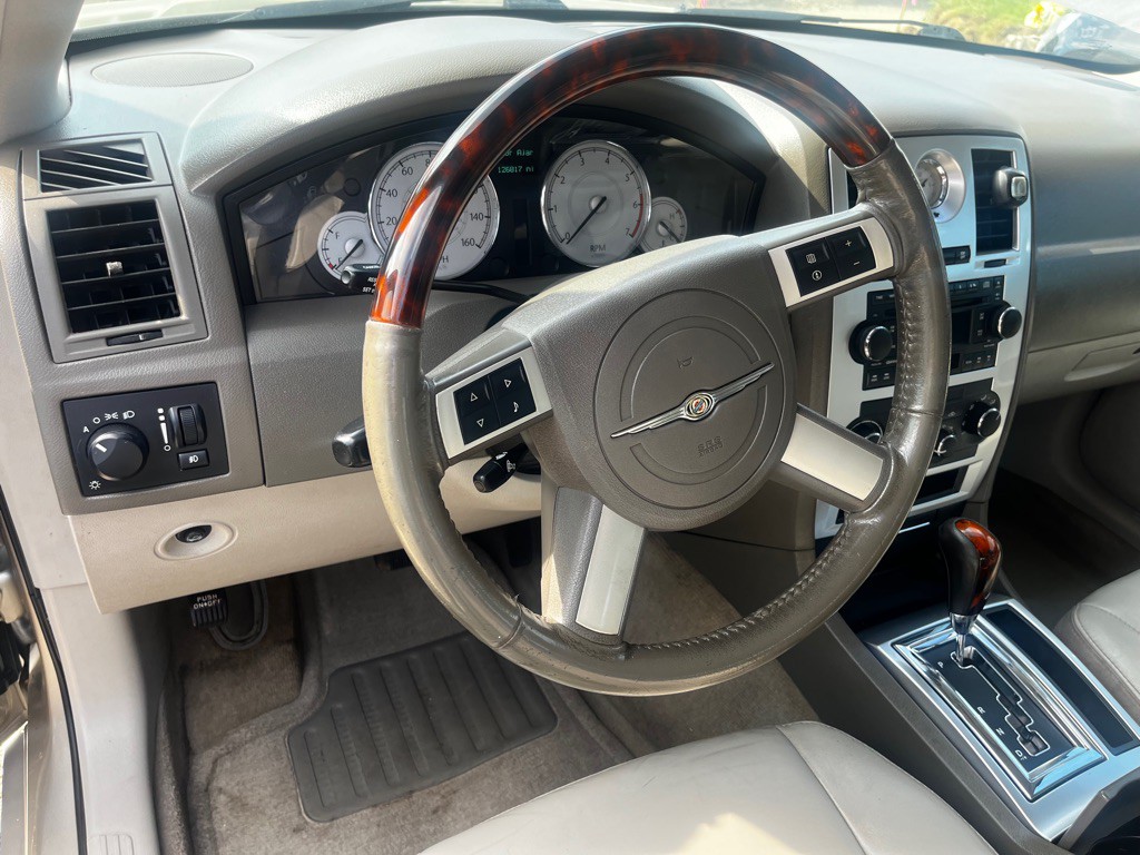 2007 Chrysler 300 Image 6