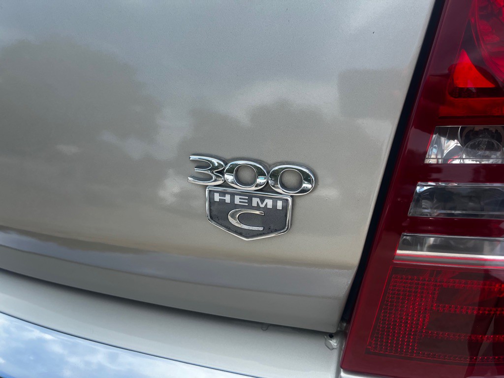 2007 Chrysler 300 Image 9