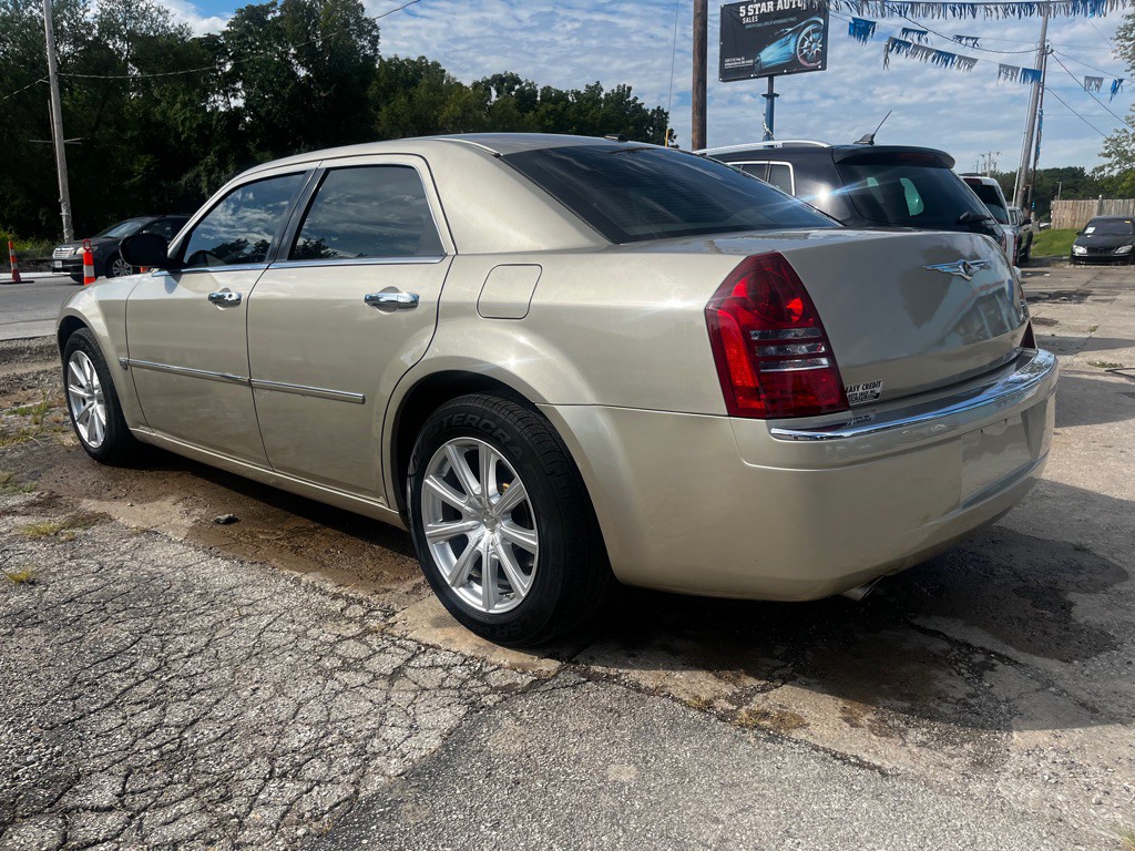 2007 Chrysler 300 Image 11