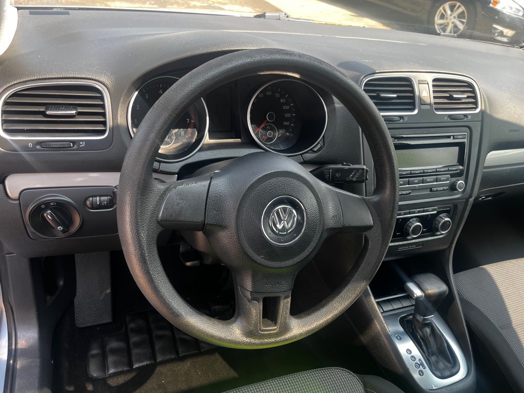 2011 Volkswagen Golf Image 6