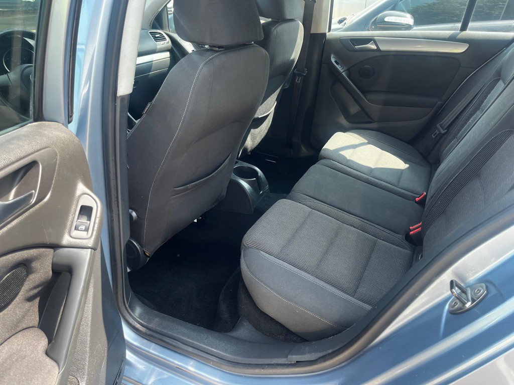 2011 Volkswagen Golf Image 7