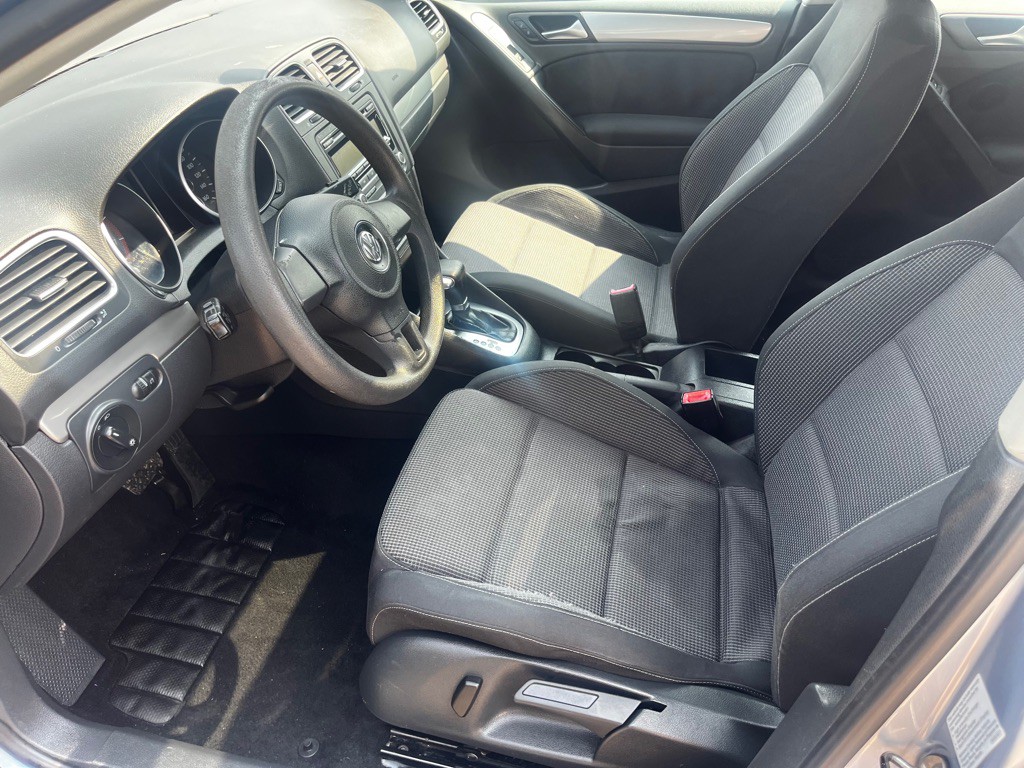 2011 Volkswagen Golf Image 9