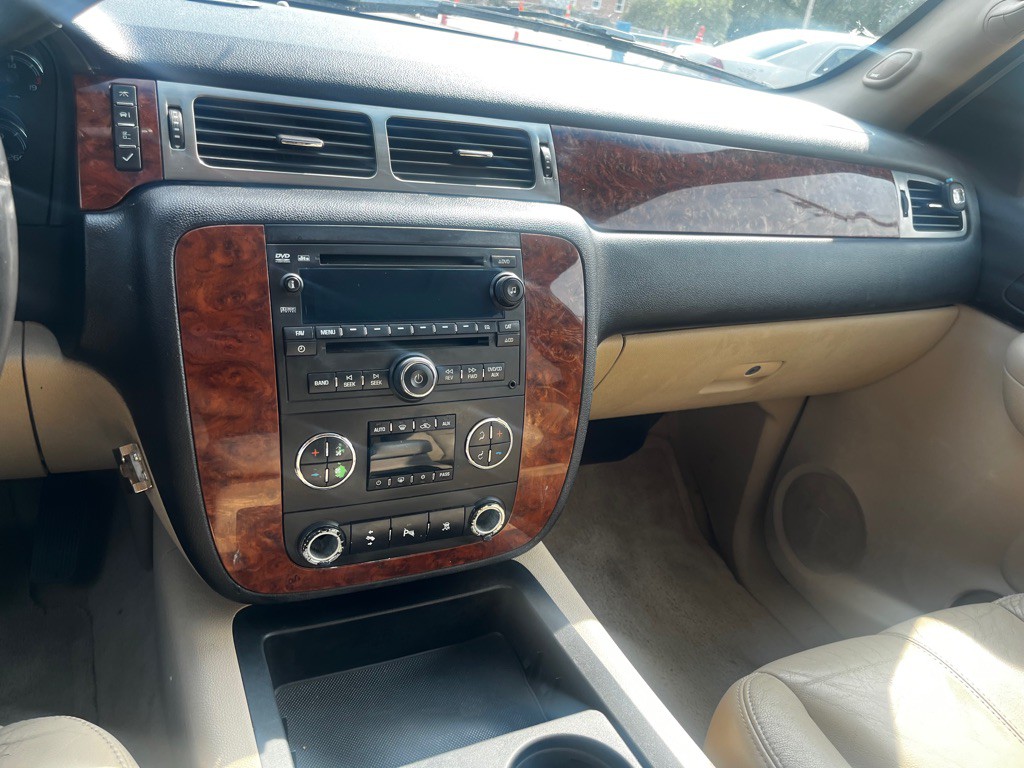 2007 Chevrolet Suburban Image 10