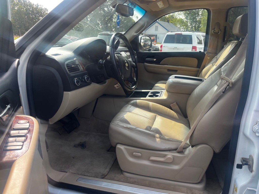 2007 Chevrolet Suburban Image 11