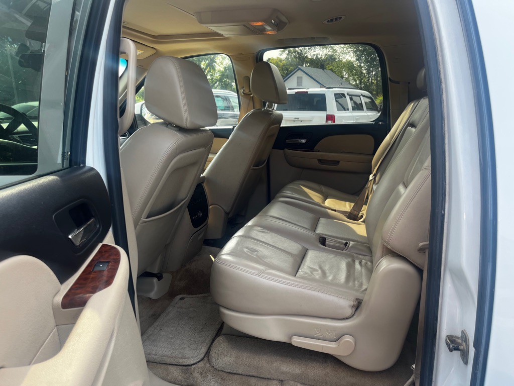2007 Chevrolet Suburban Image 12
