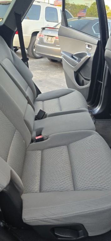 2015 Hyundai Santa Fe Image 16