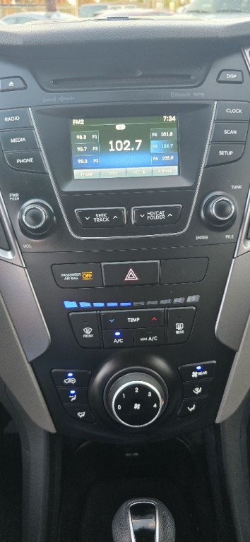 2015 Hyundai Santa Fe Image 17