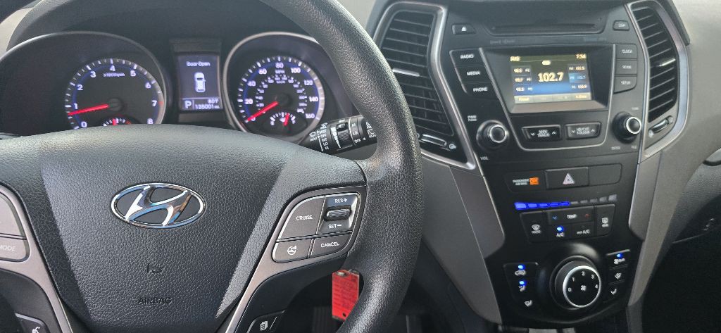 2015 Hyundai Santa Fe Image 22