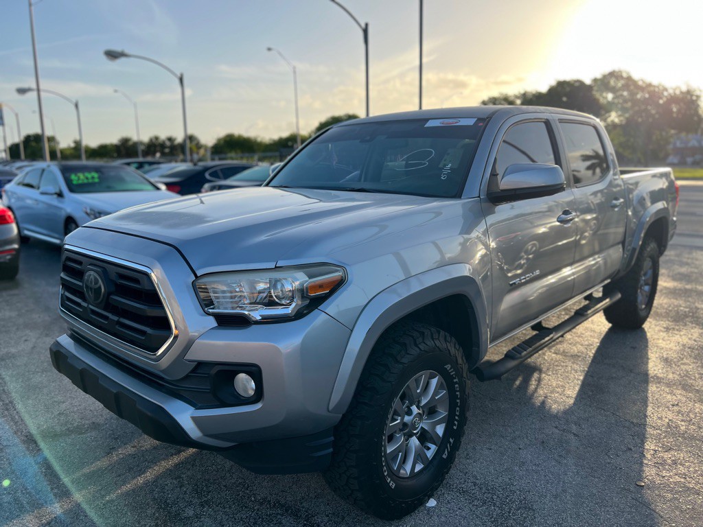 2018 Toyota Tacoma Image 2