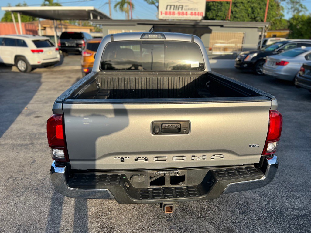 2018 Toyota Tacoma Image 5