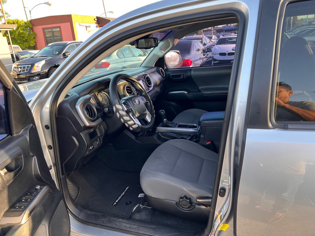 2018 Toyota Tacoma Image 8
