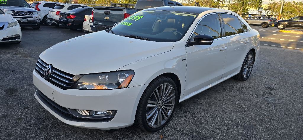 2015 Volkswagen Passat Image 1