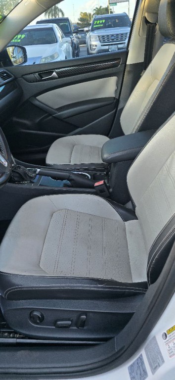 2015 Volkswagen Passat Image 10