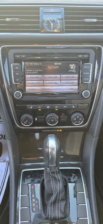 2015 Volkswagen Passat Image 11