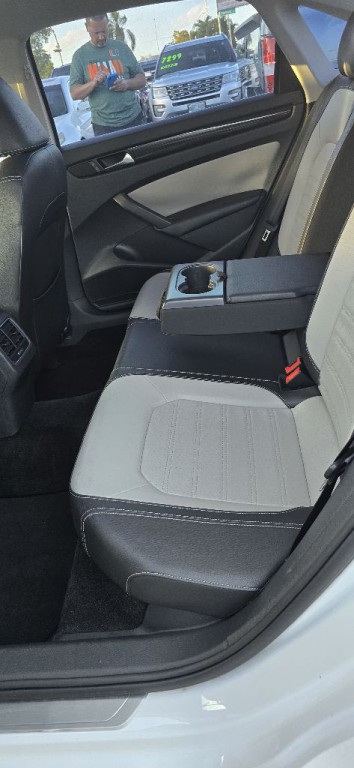 2015 Volkswagen Passat Image 13