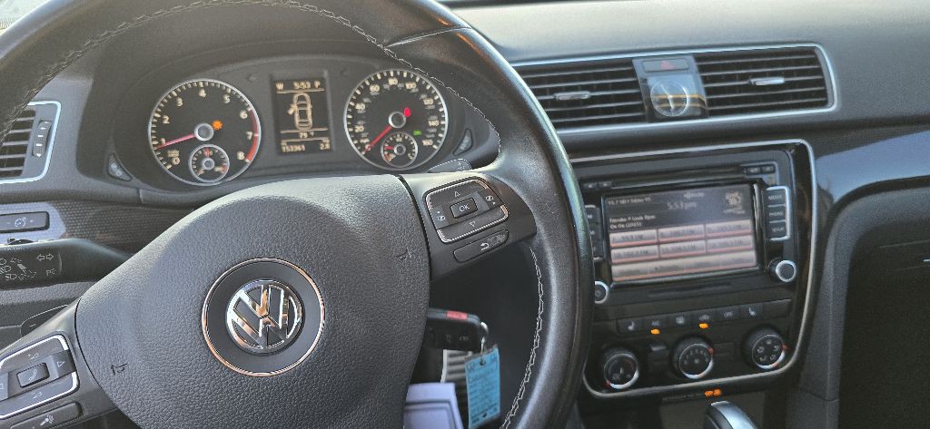 2015 Volkswagen Passat Image 14