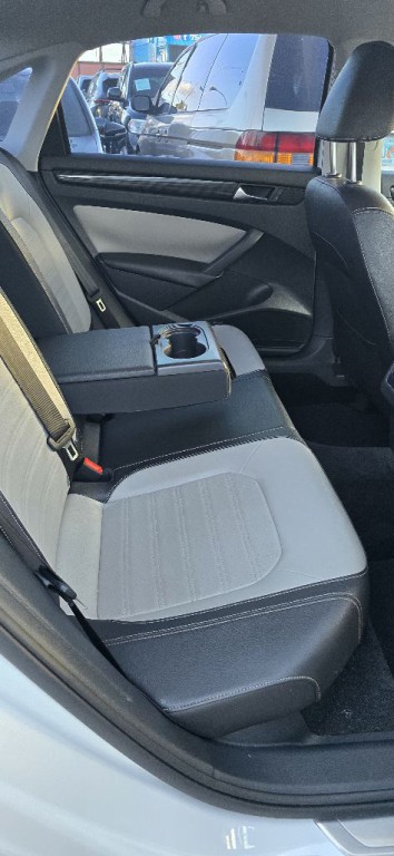 2015 Volkswagen Passat Image 15