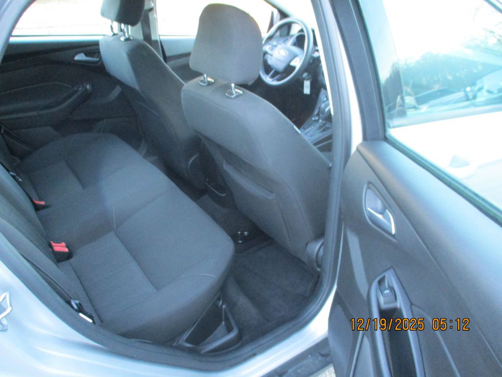 2017 Ford Focus Image 8