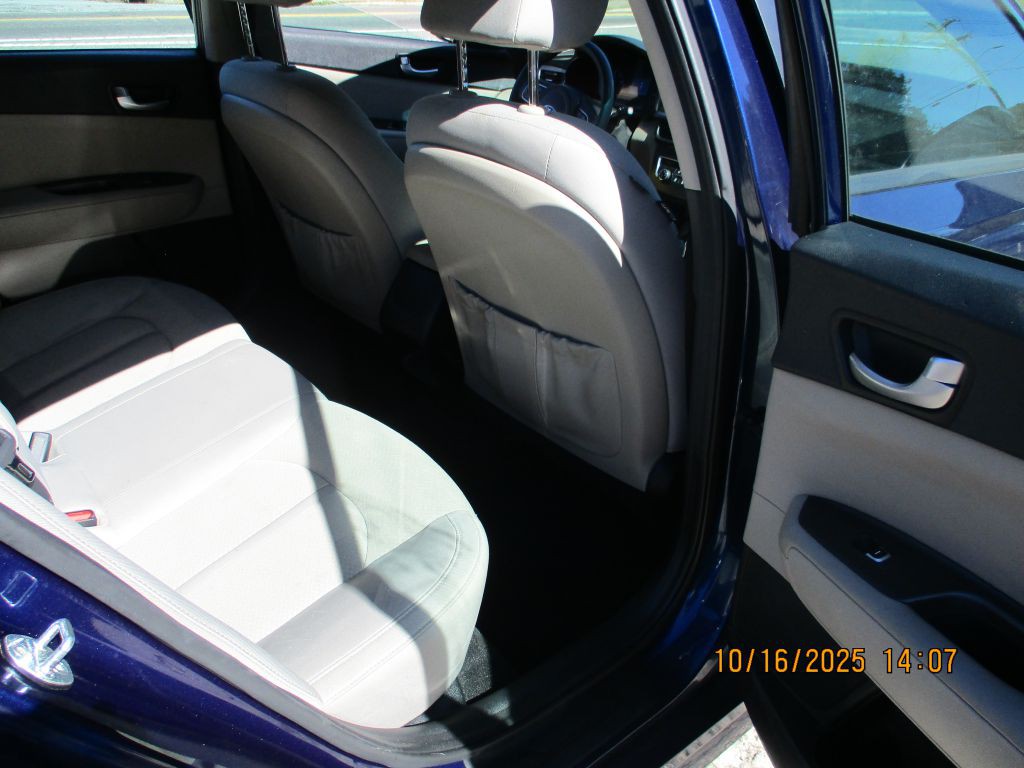 2017 Kia Optima Image 9