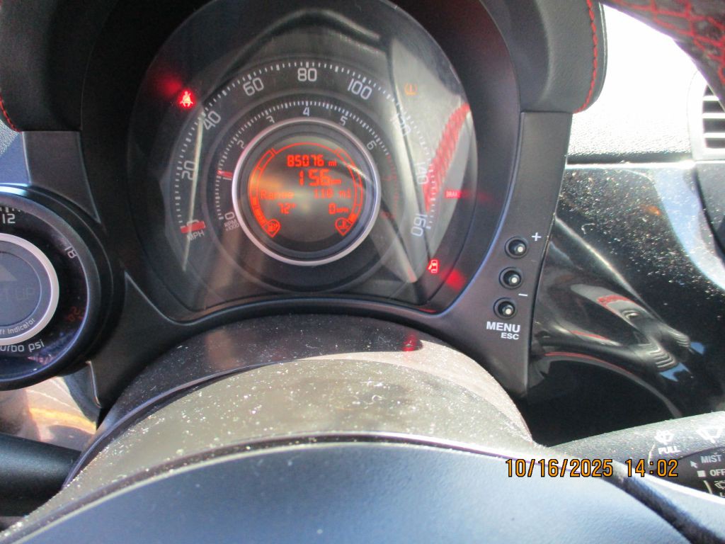 2012 FIAT 500 Image 10