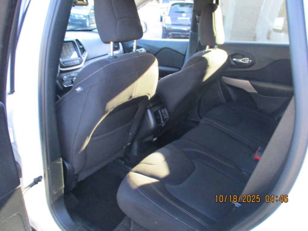 2017 Jeep Cherokee Image 7