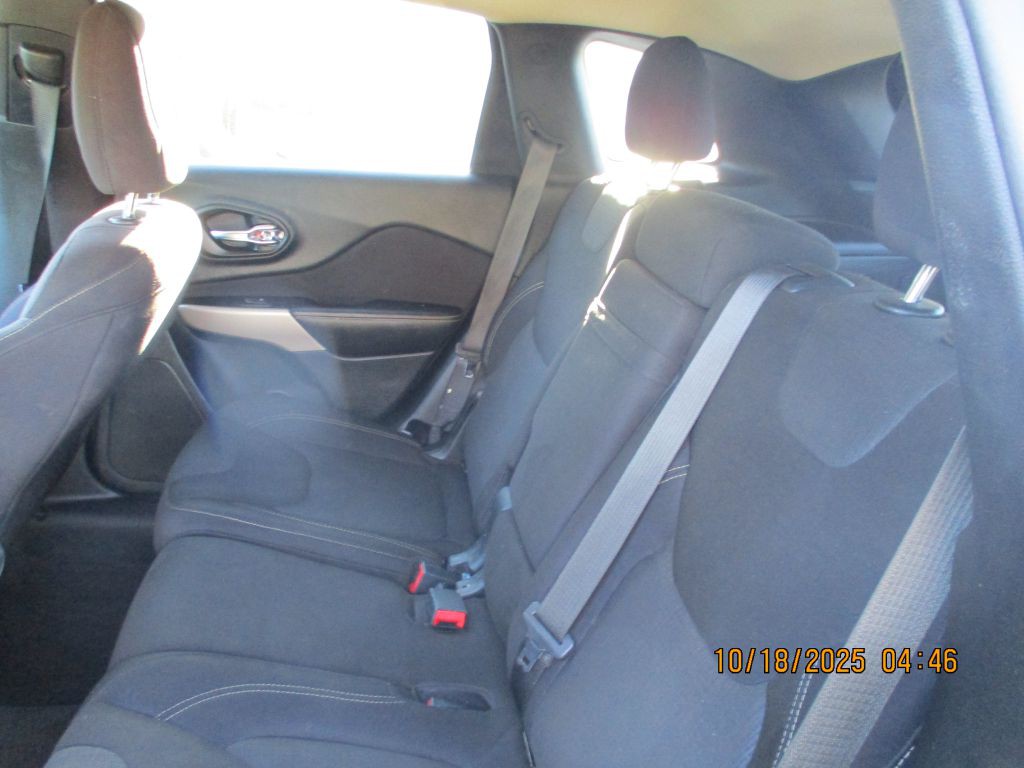 2017 Jeep Cherokee Image 8