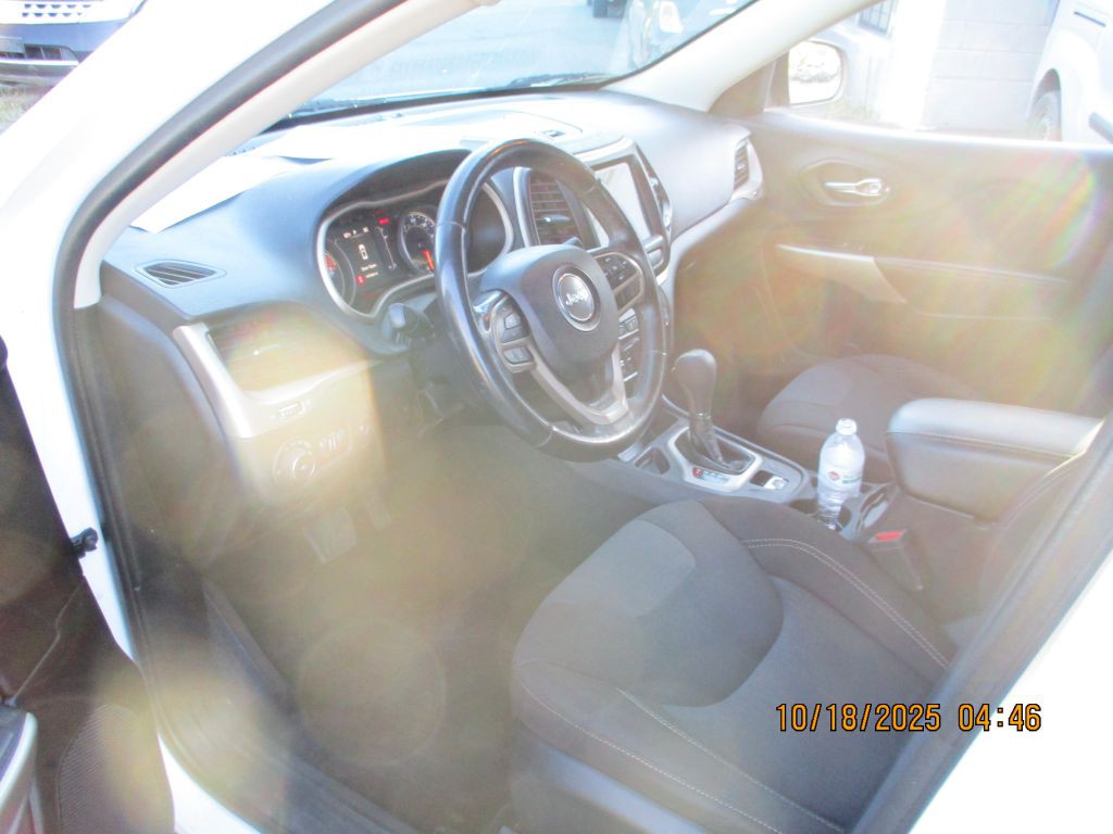 2017 Jeep Cherokee Image 9